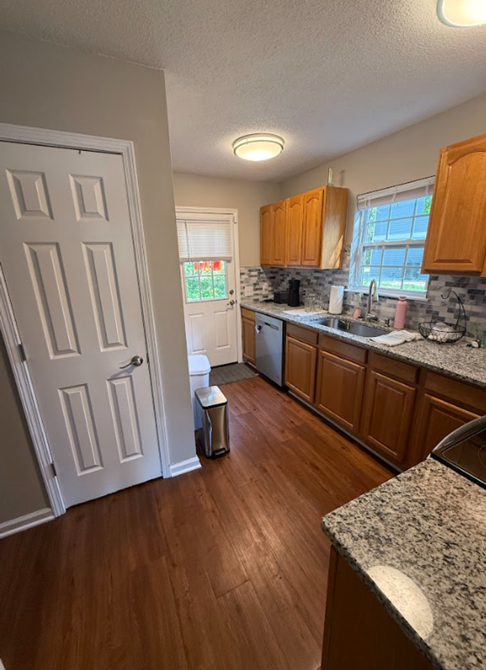 811 Bonham Ave - Photo 2 of 11