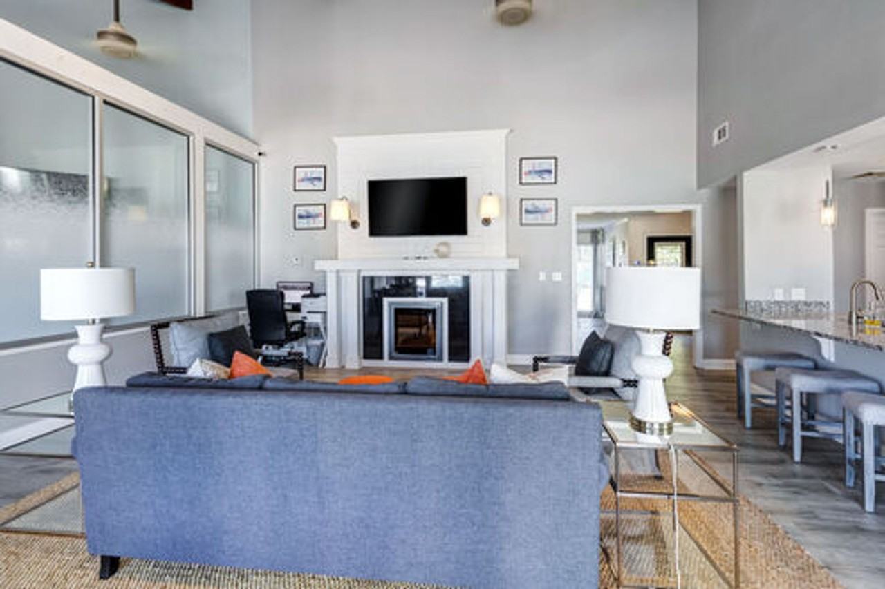 1800 Ashley West - Photo 2 of 47