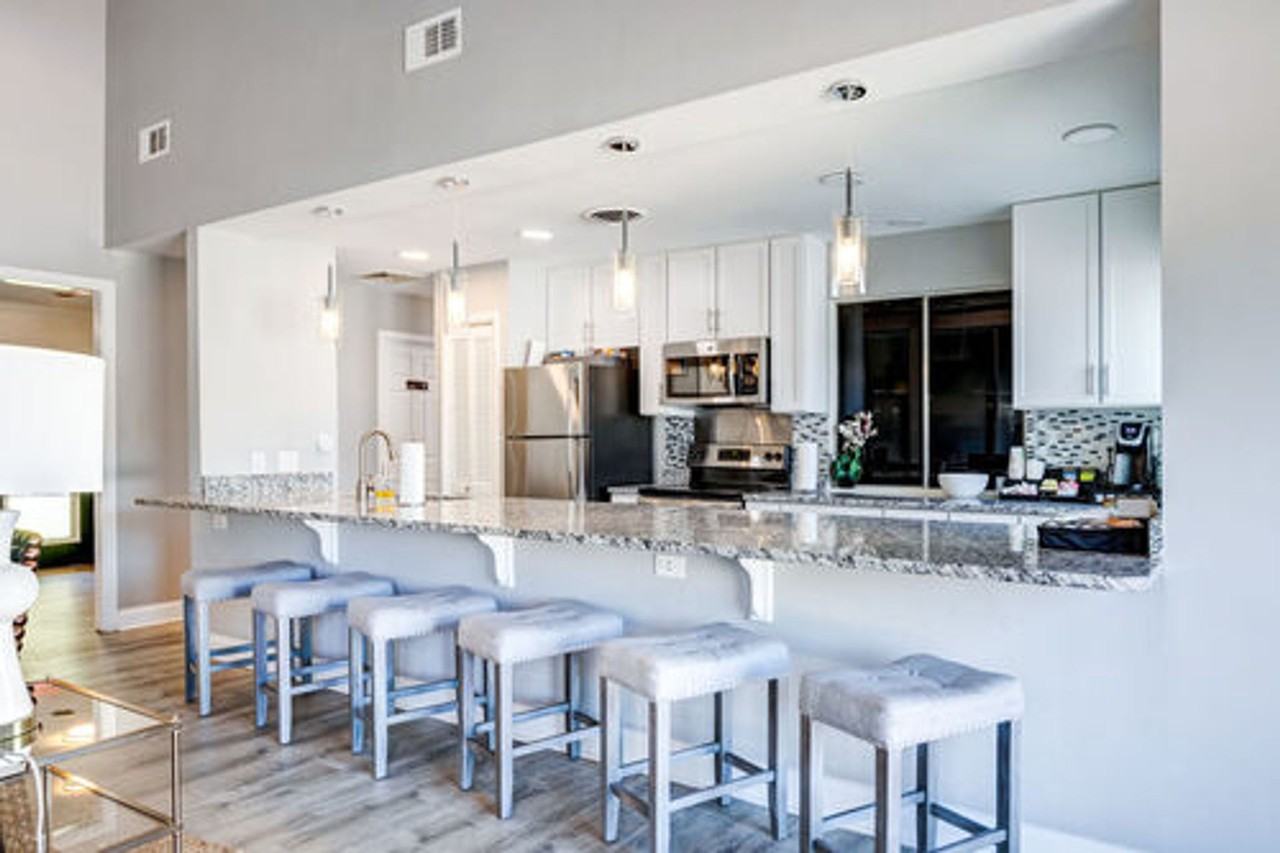 1800 Ashley West - Photo 3 of 47