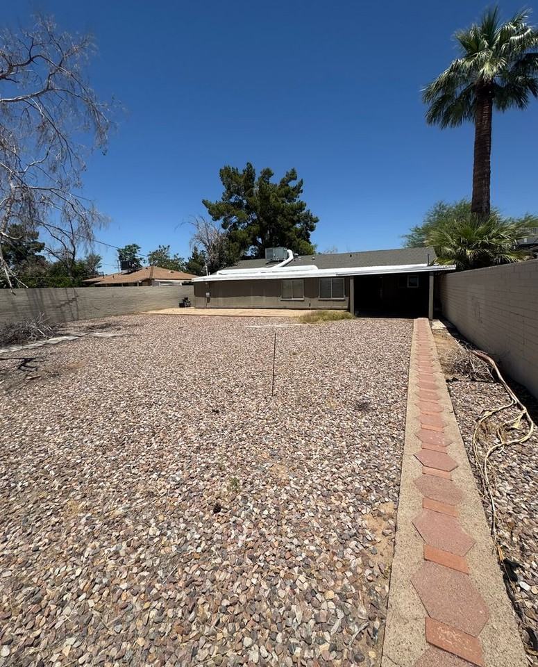 2225 W Whitton Ave - Photo 4 of 21