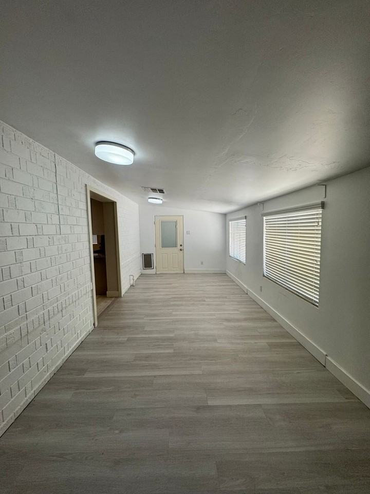 2225 W Whitton Ave - Photo 6 of 21