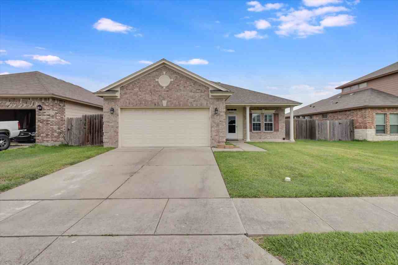 8026 Barlovento St - Photo 3 of 40