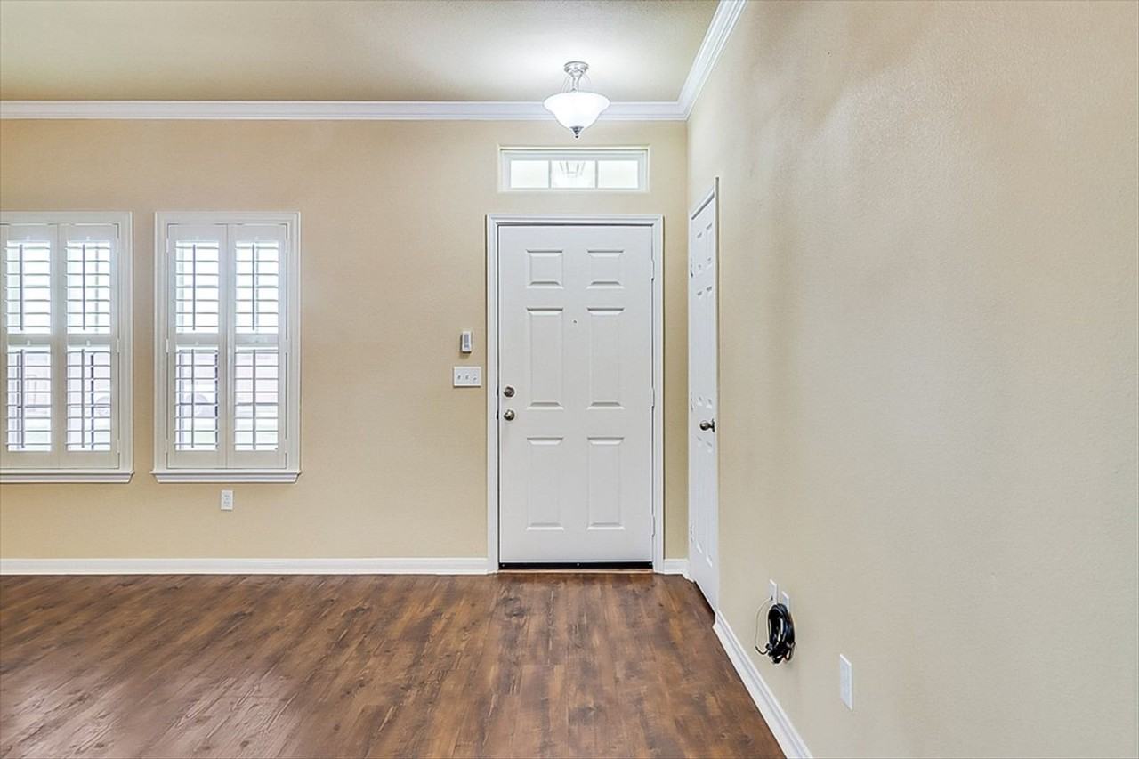 8026 Barlovento St - Photo 6 of 40