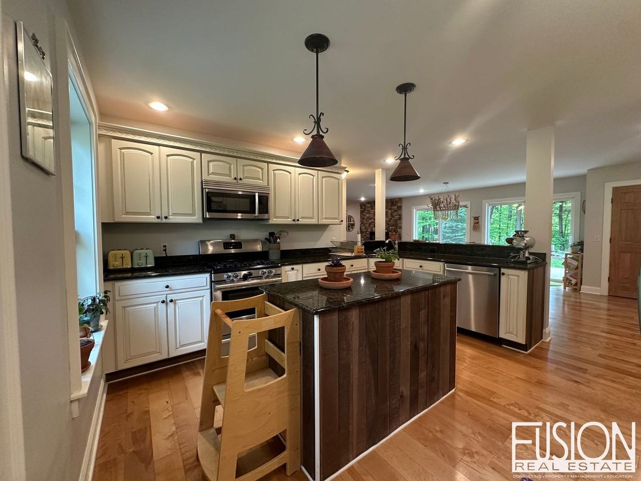 2022 Governor Chittenden Rd - Photo 3 of 34