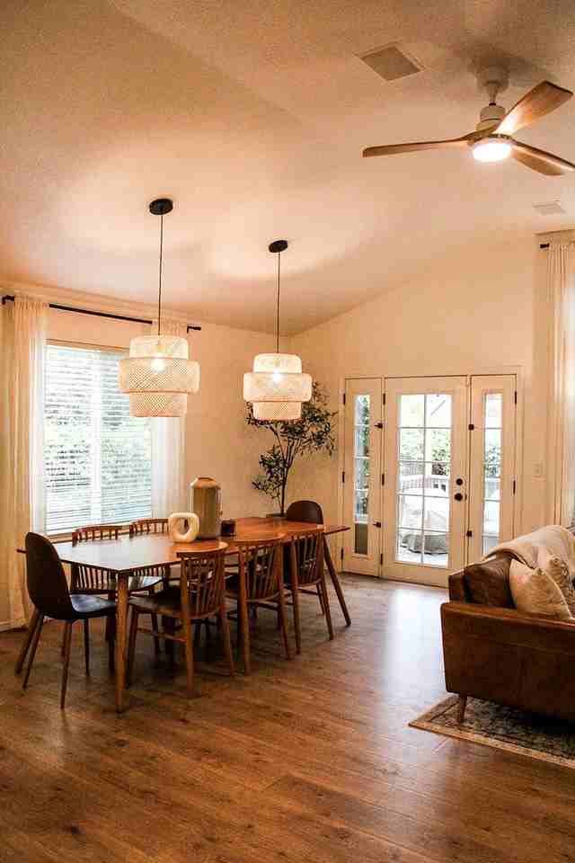 2127 Andrews St - Photo 2 of 27