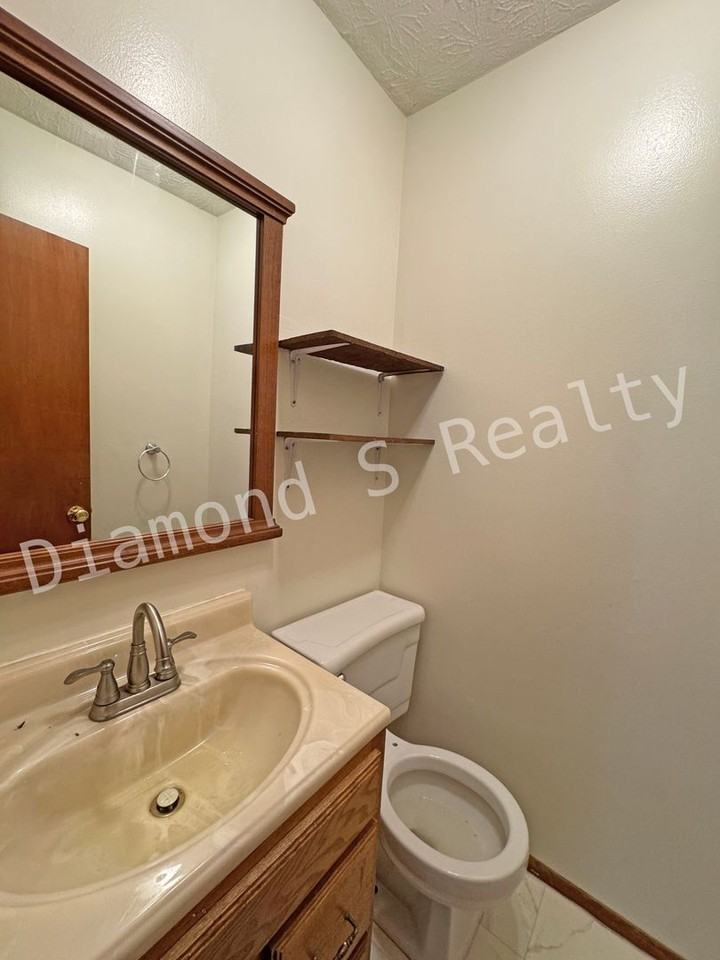 1924 E Turner St - Photo 7 of 13