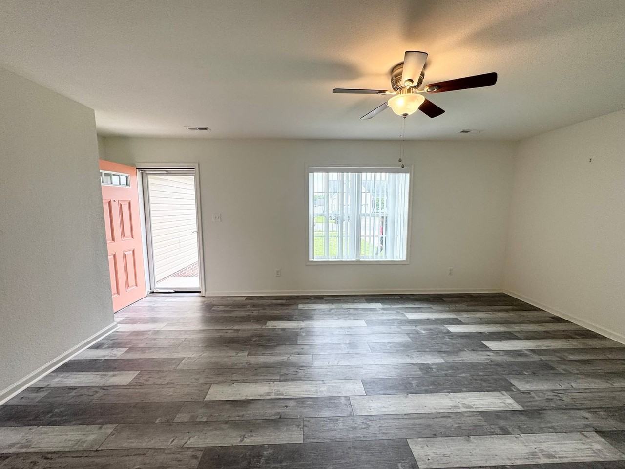 1640 Warren Way - Photo 2 of 15