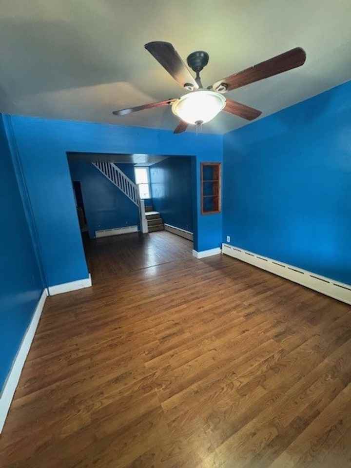 545 E Union St - Photo 2 of 8