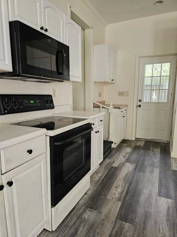 152 1/2 Crim St - Photo 2 of 22