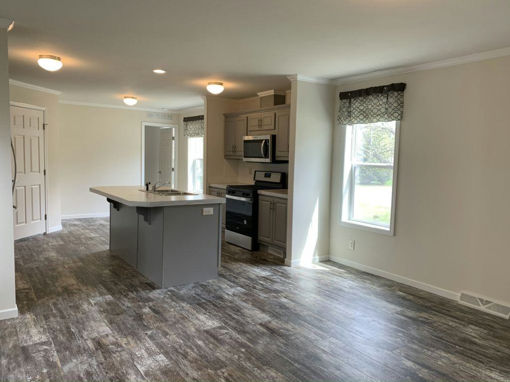 212 Beach Dr - Photo 3 of 27