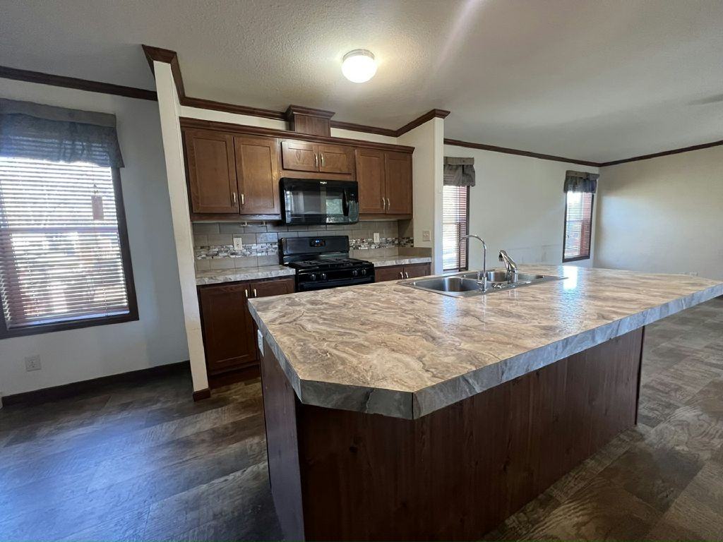 211 Canal Dr - Photo 2 of 27