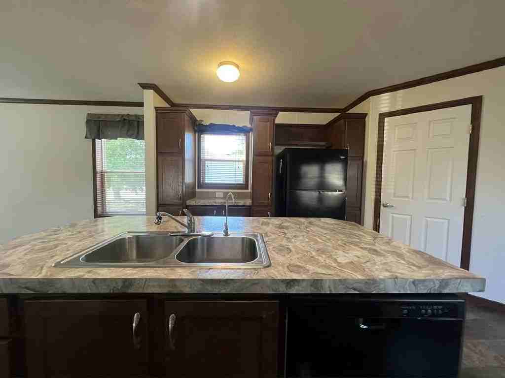 211 Canal Dr - Photo 3 of 27