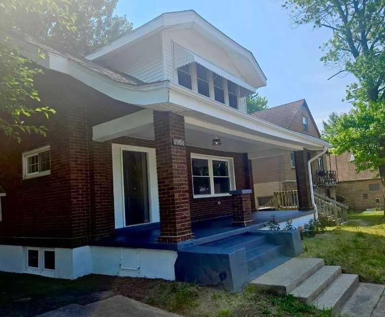 2550 N Gettysburg Ave - Photo 2 of 6