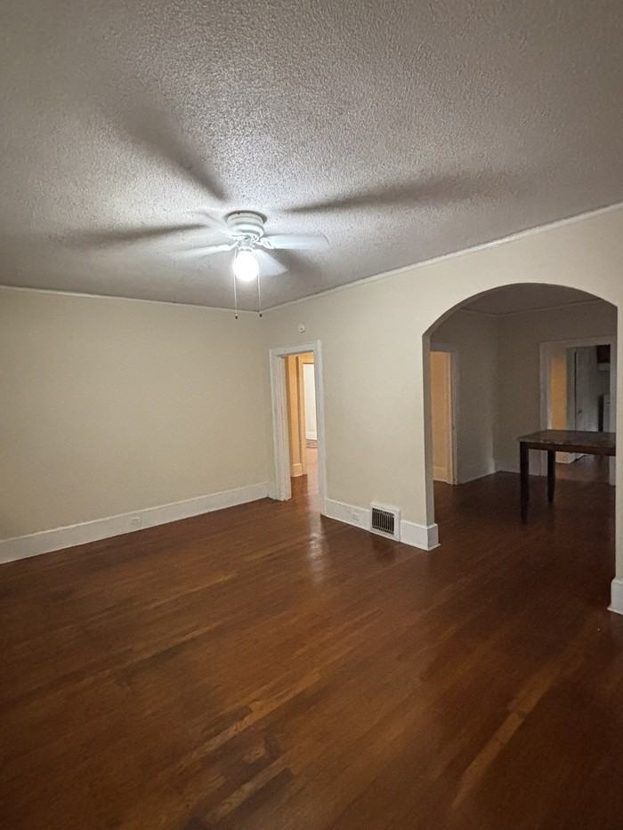 123 Harden St - Photo 3 of 26