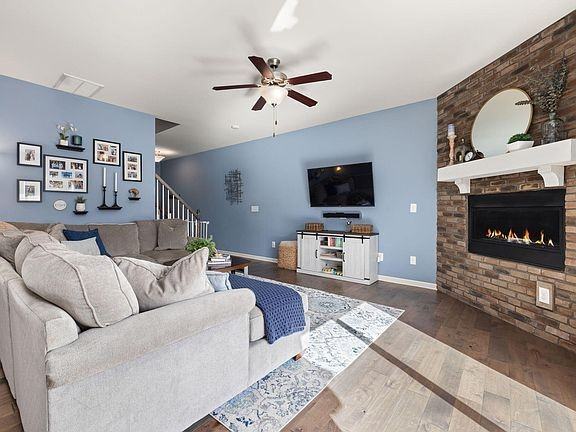 122 Torpoint Rd - Photo 2 of 5