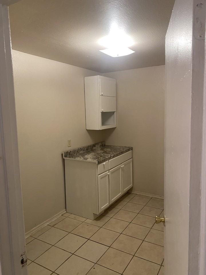 5669 Hartford Ave #NA - Photo 6 of 13