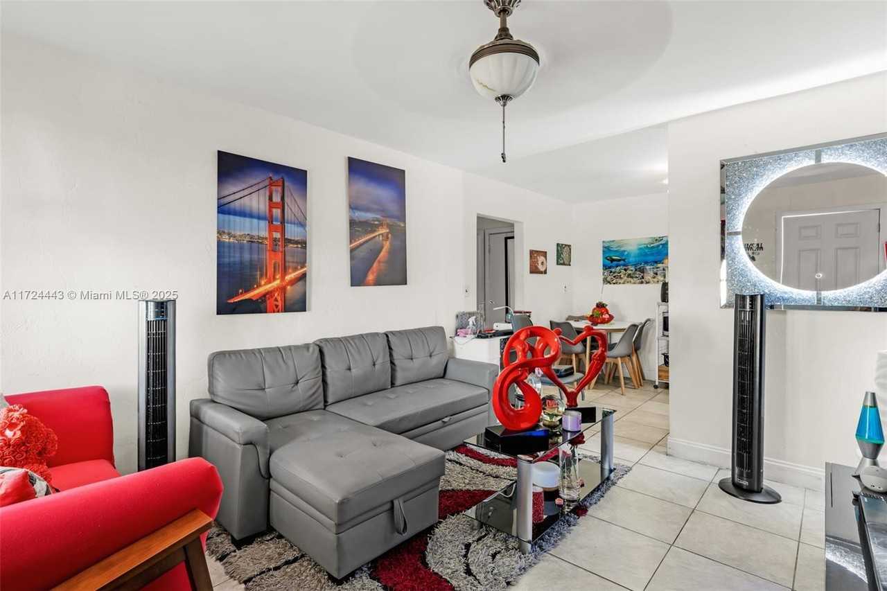 851 Nw 36th Ave #1 - Photo 4 of 8