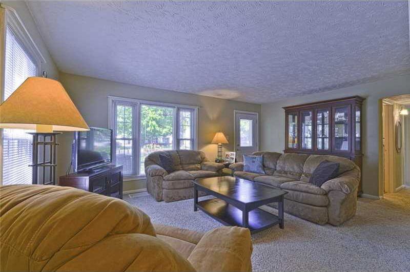 5715 Rosslyn Ave #NA - Photo 3 of 9