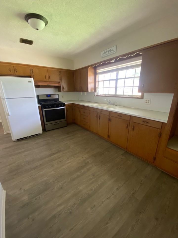 1800 Ray Ave - Photo 3 of 20