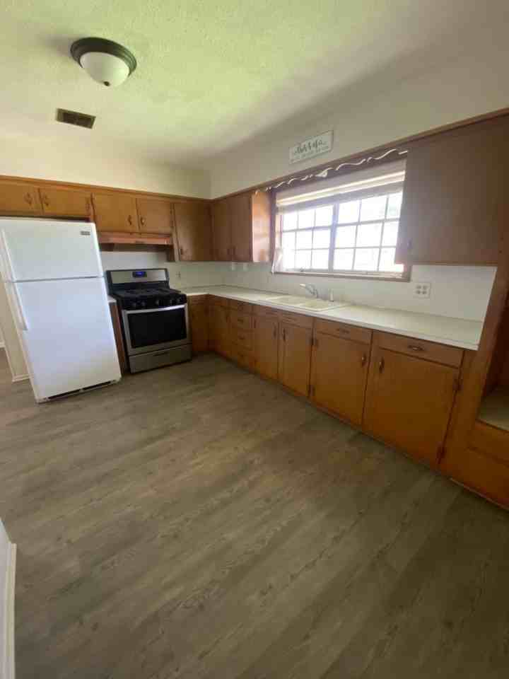 1800 Ray Ave - Photo 4 of 20