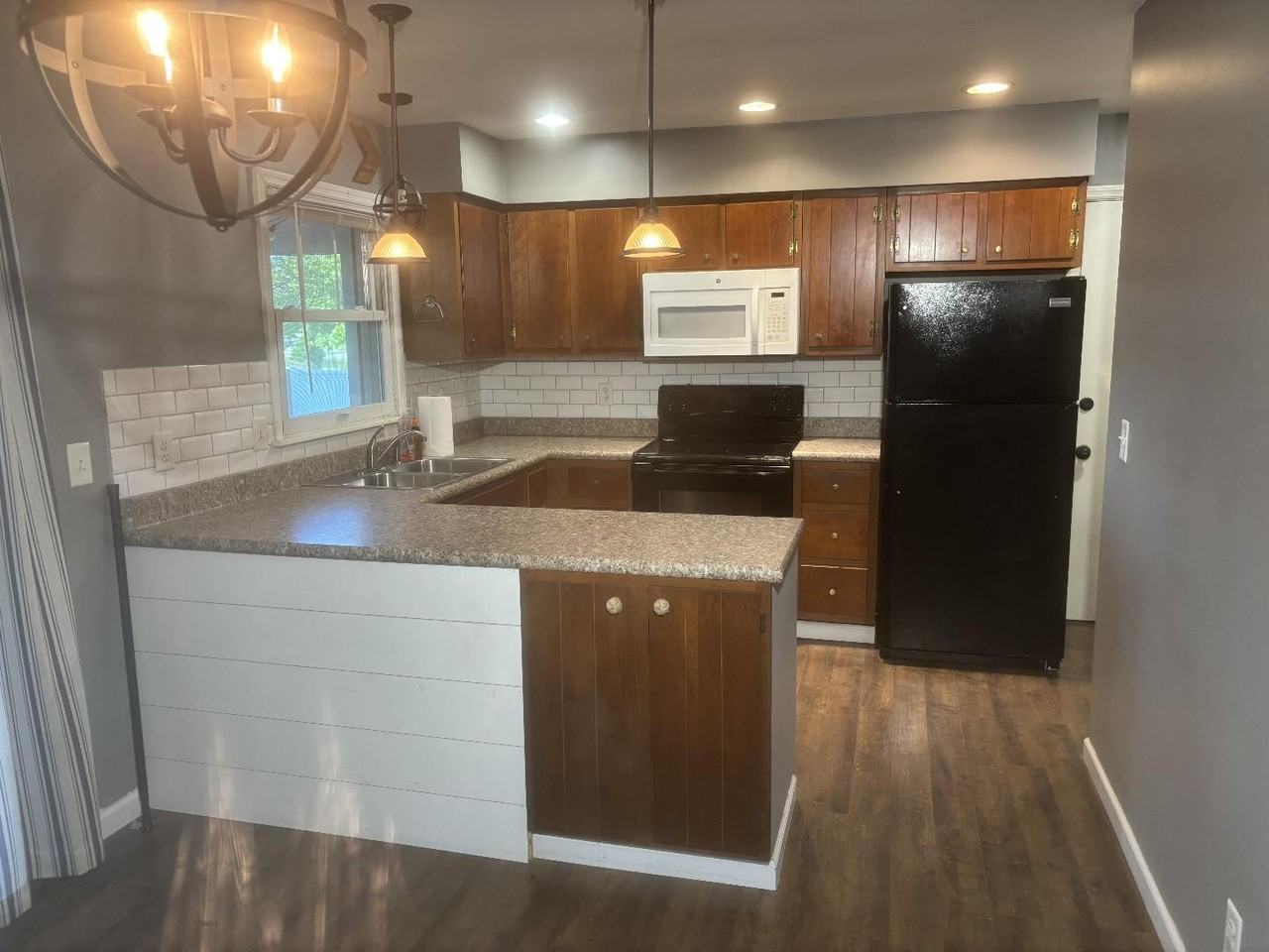2301 Oak Park Dr - Photo 3 of 20