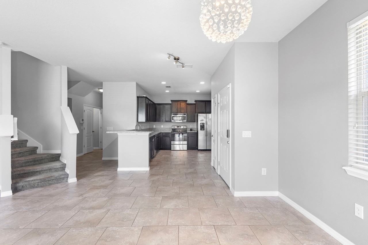 6562 S Goldenrod Rd - Photo 4 of 20