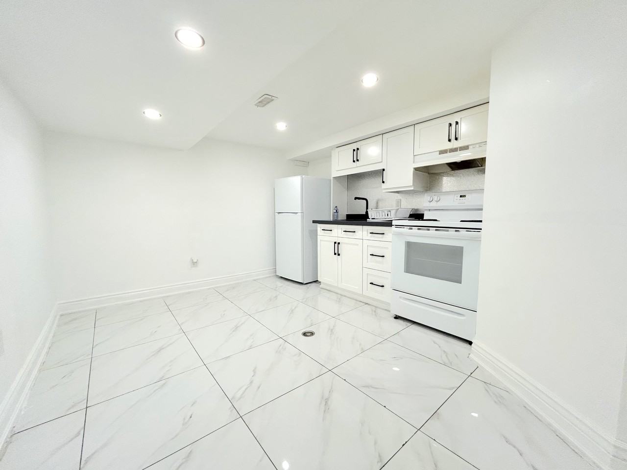 78 Bell Ave Lowr - Photo 2 of 14