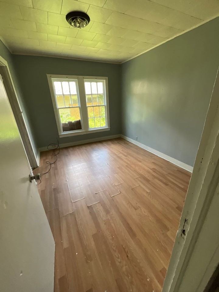 5917 Lexington Avenue - Photo 3 of 9