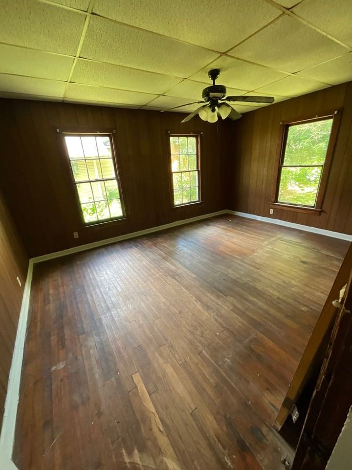 5917 Lexington Avenue - Photo 4 of 9