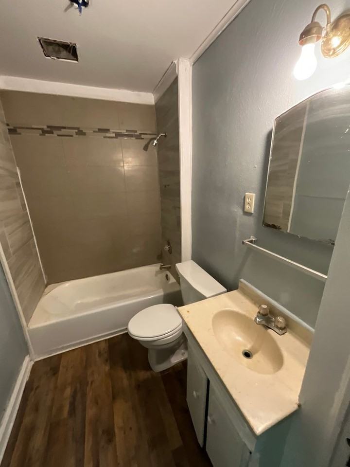 5917 Lexington Avenue - Photo 6 of 9