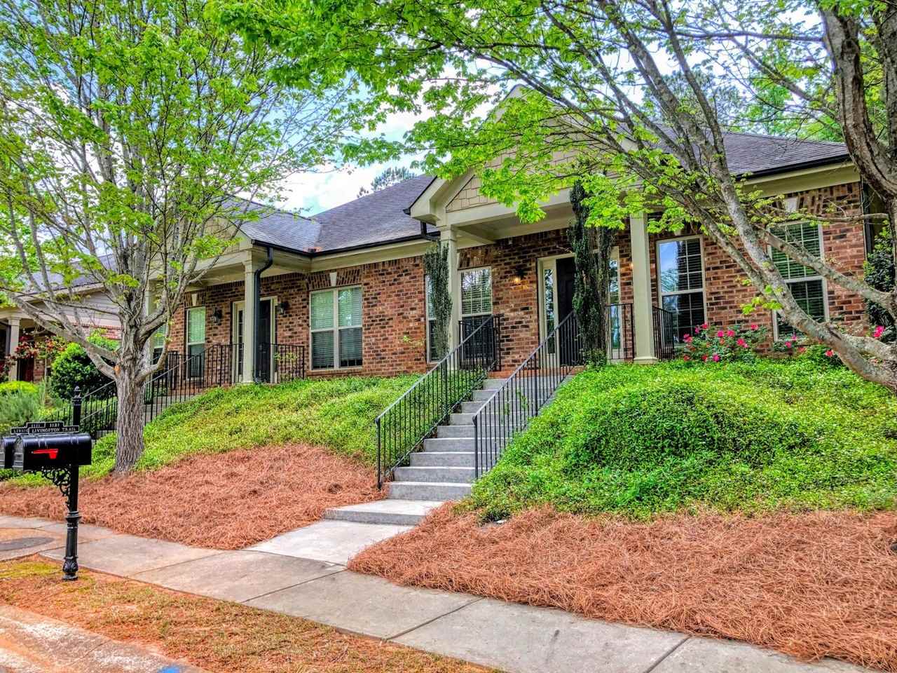 1121 Livingston Trl - Photo 2 of 32