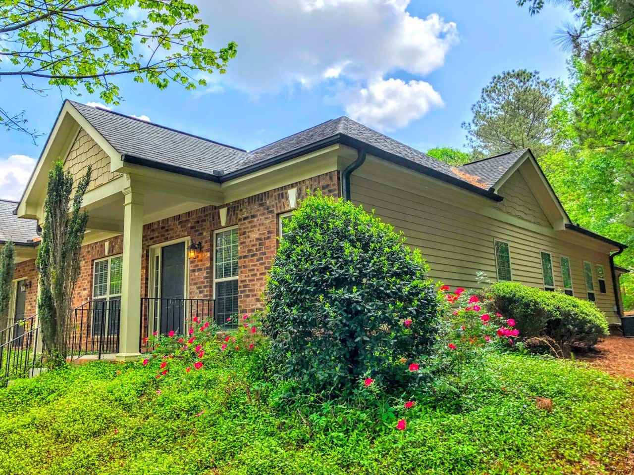 1121 Livingston Trl - Photo 3 of 32