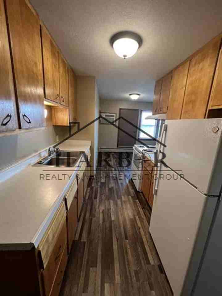 202 11th Ave Nw - Photo 2 of 10