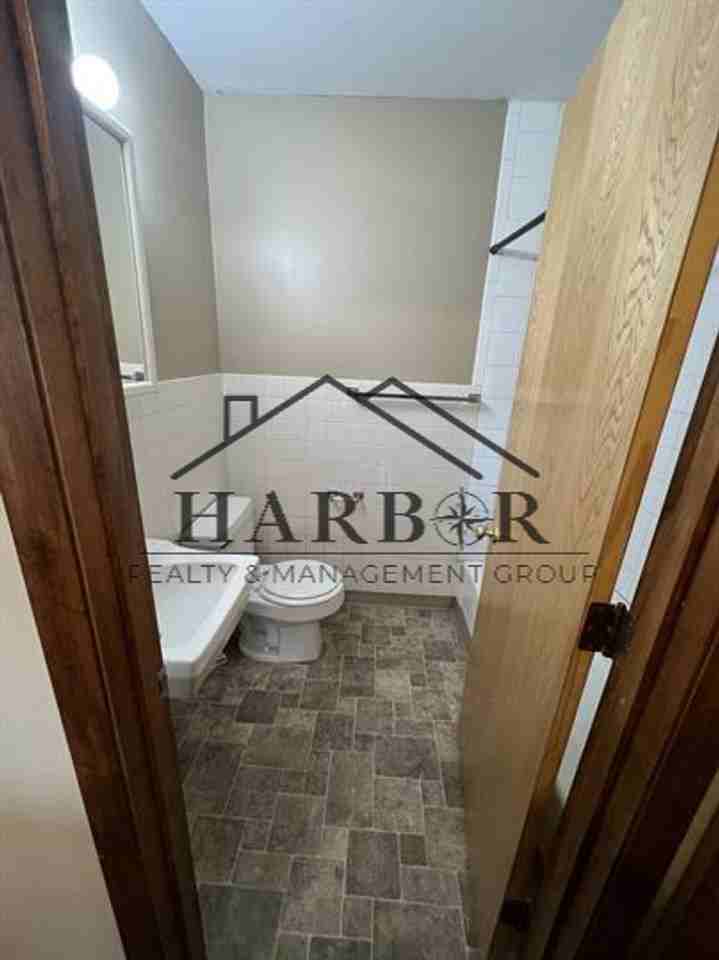 202 11th Ave Nw - Photo 3 of 10