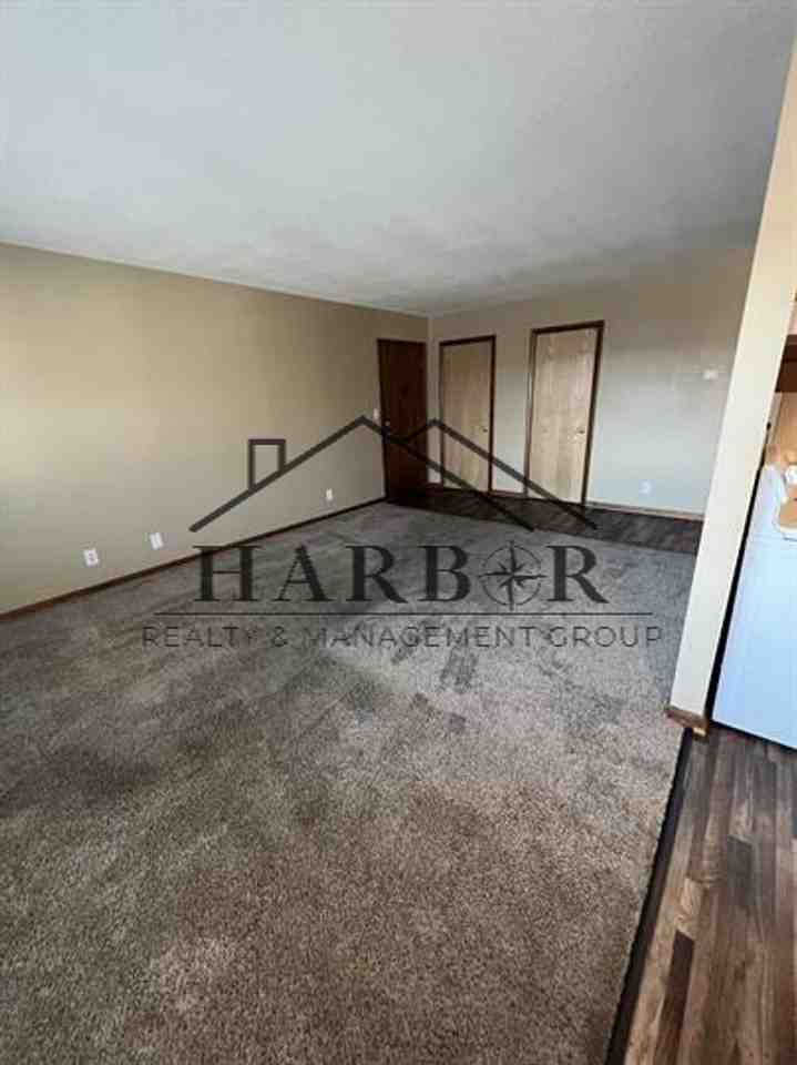 202 11th Ave Nw - Photo 6 of 10