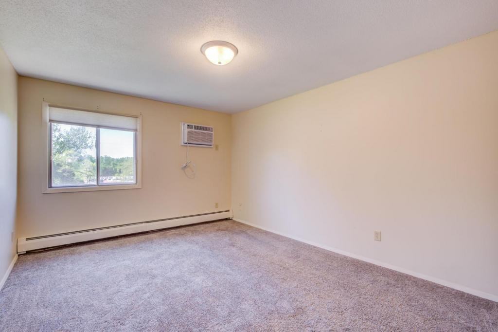 1619 73rd Ave Ne - Photo 5 of 10