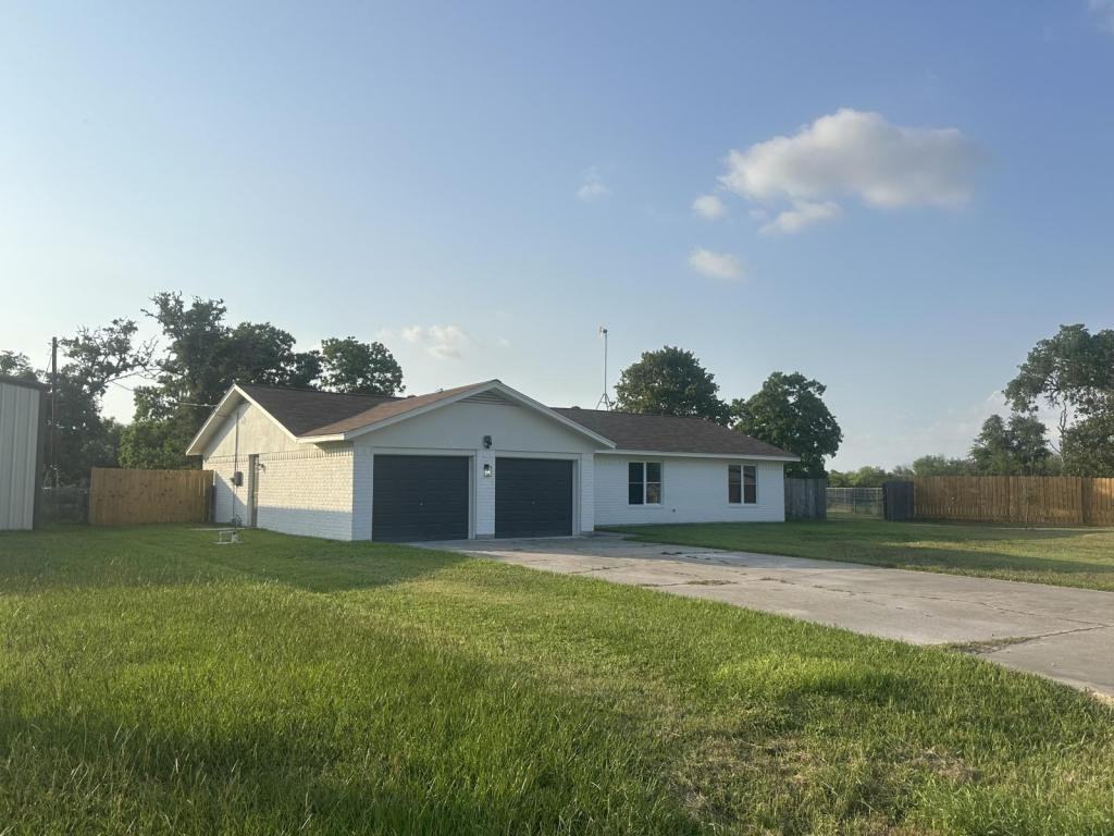 241 Buck Square St - Photo 2 of 31