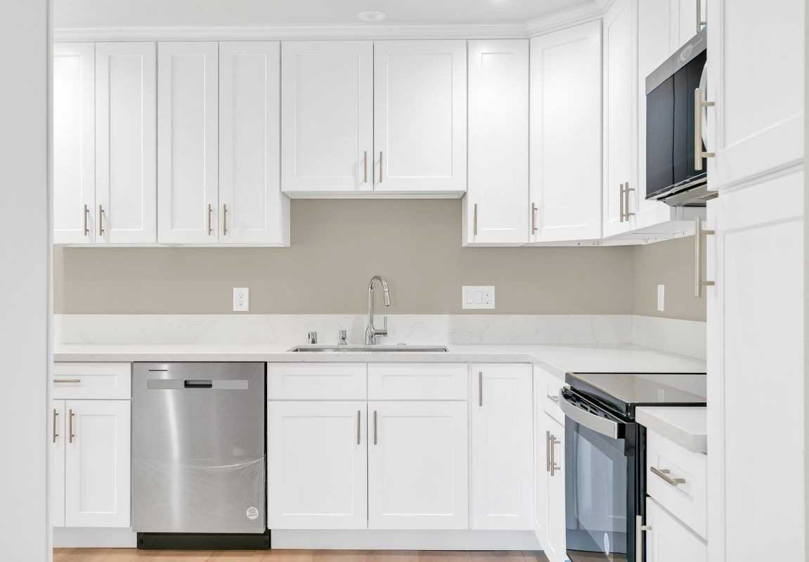 2512 E Adams St - Photo 3 of 12