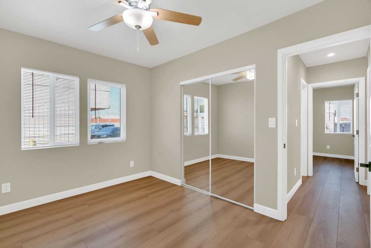 2512 E Adams St - Photo 6 of 12