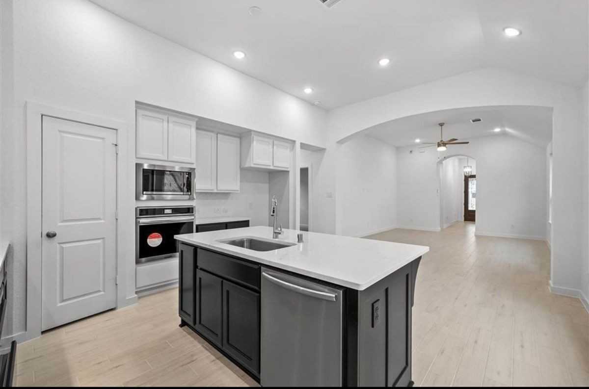 4142 Kinsey St - Photo 2 of 16