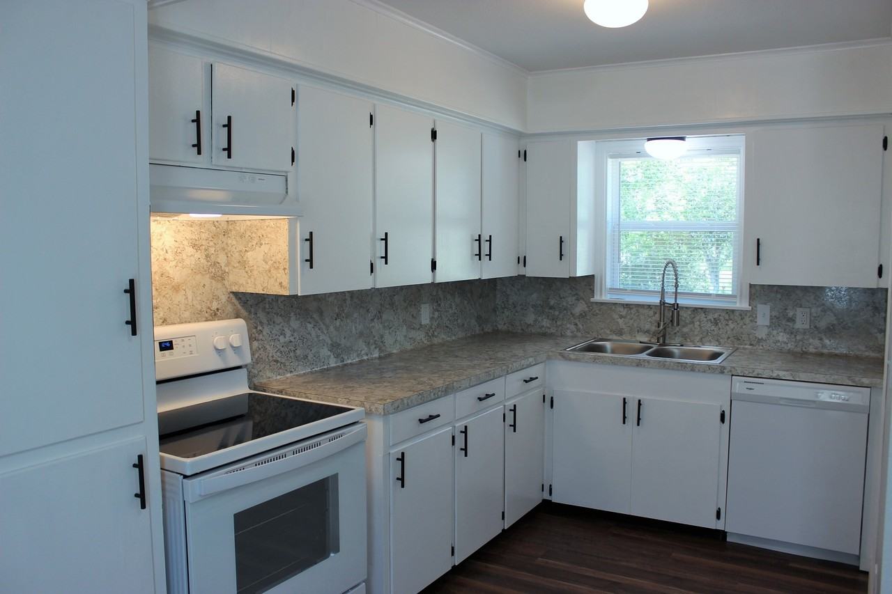 2184 Main St - Photo 2 of 13