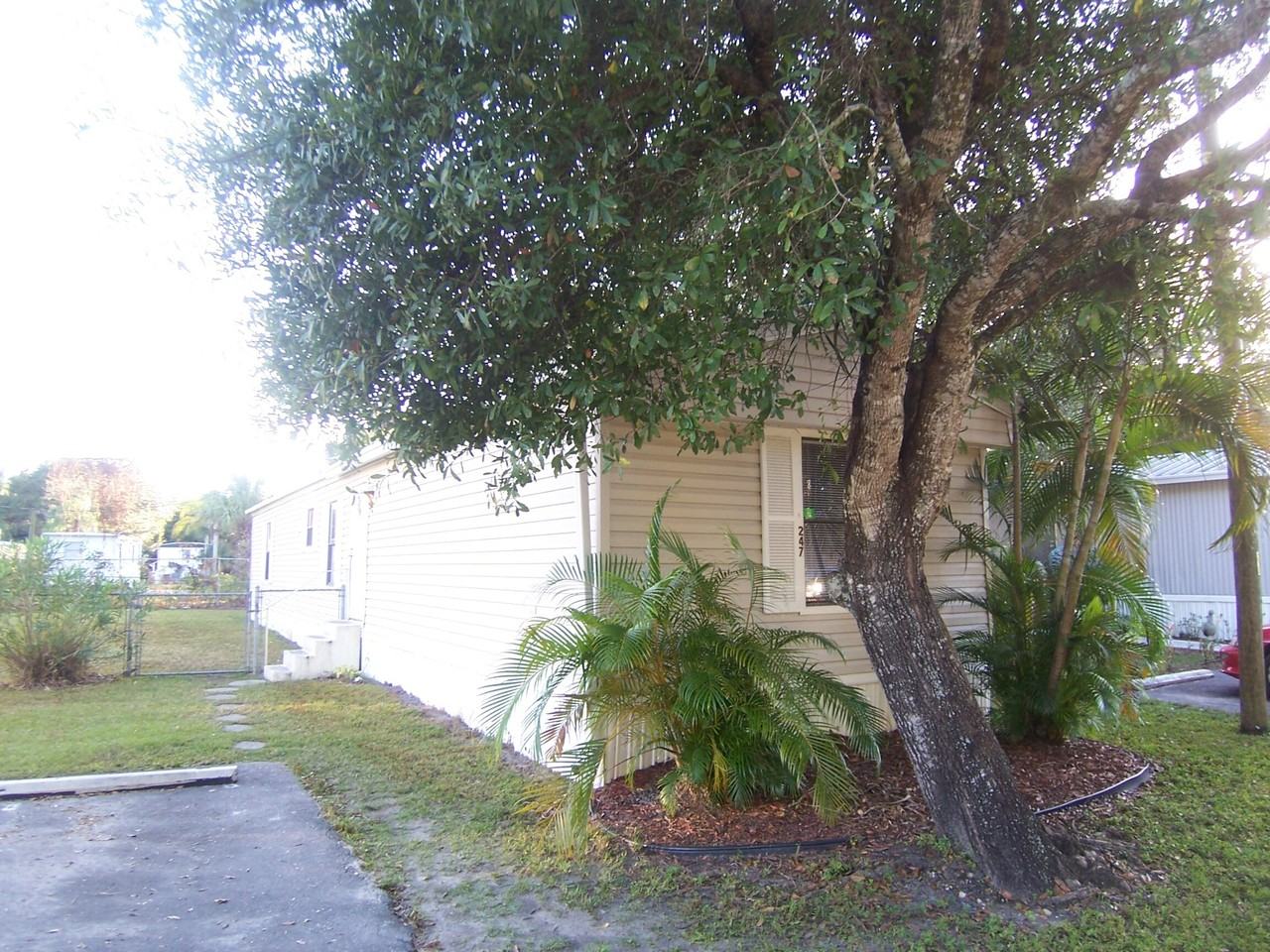 247 Stockon Street - Photo 7 of 35