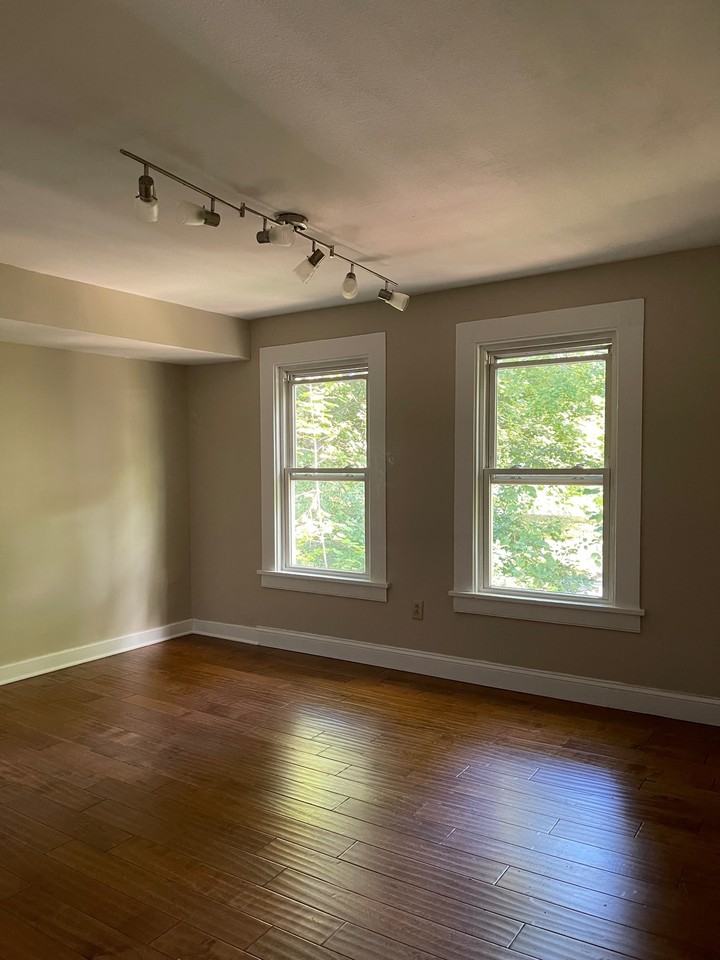 509 Willis Ave #2 - Photo 3 of 13