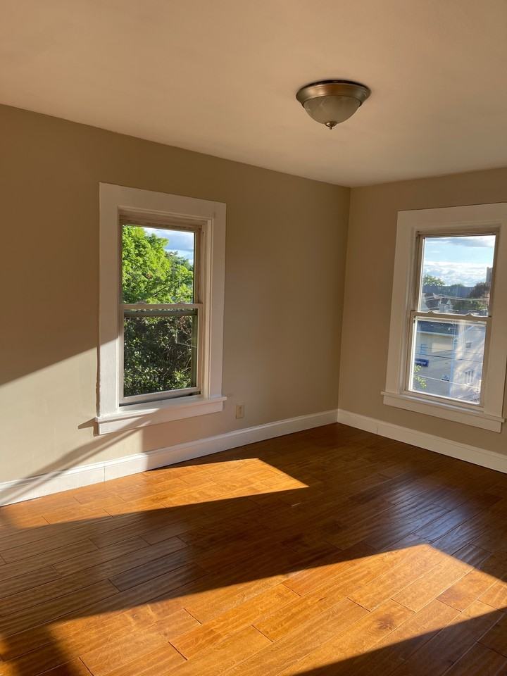 509 Willis Ave #2 - Photo 7 of 13