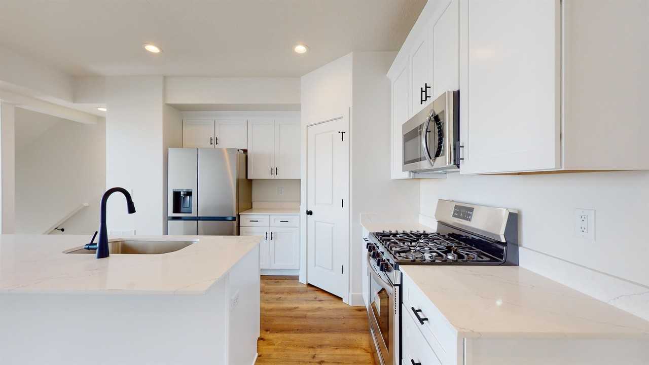 1816 Northwest #10 - Photo 4 of 30