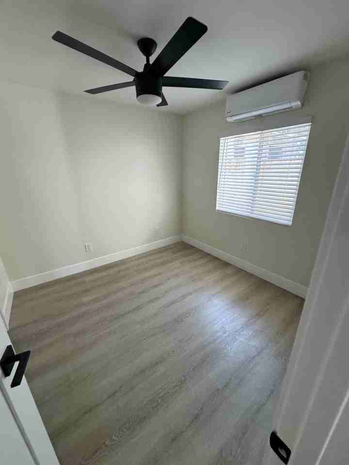 4313 Dwight St - Photo 3 of 6