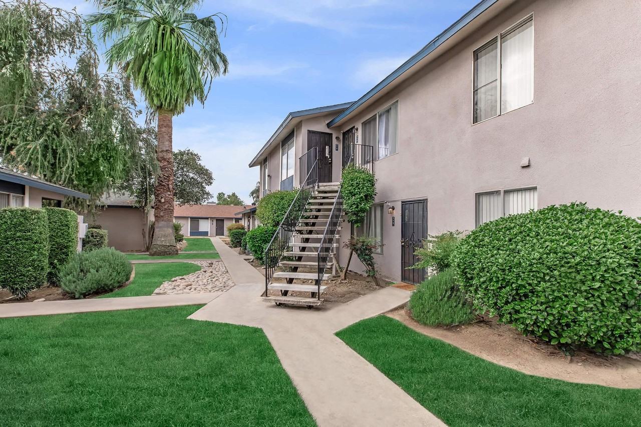 Welcome to Cameron Park Apartments || Your Fresno Oasis Awaits - Photo 6 of 28