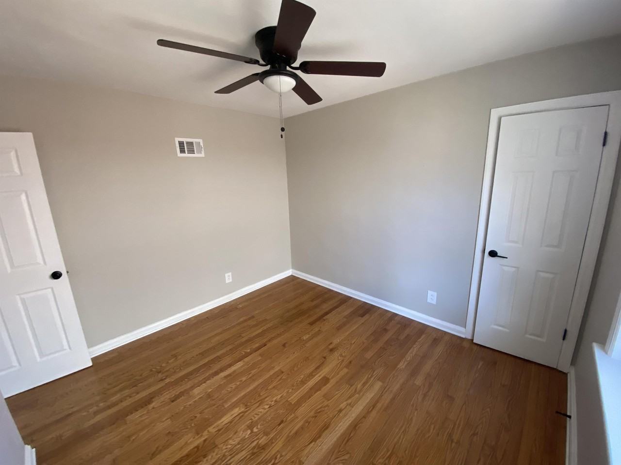 6860 Julian Ave - Photo 2 of 18