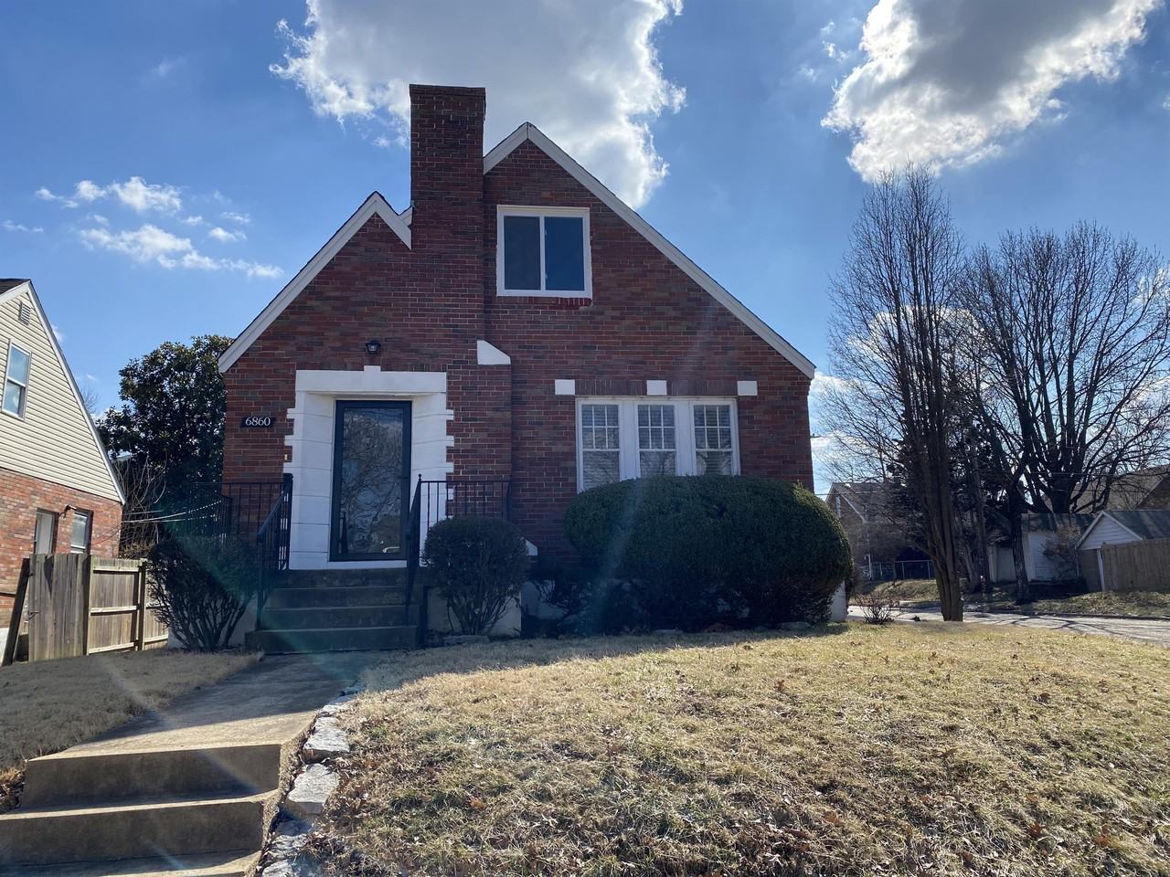 6860 Julian Ave - Photo 3 of 18