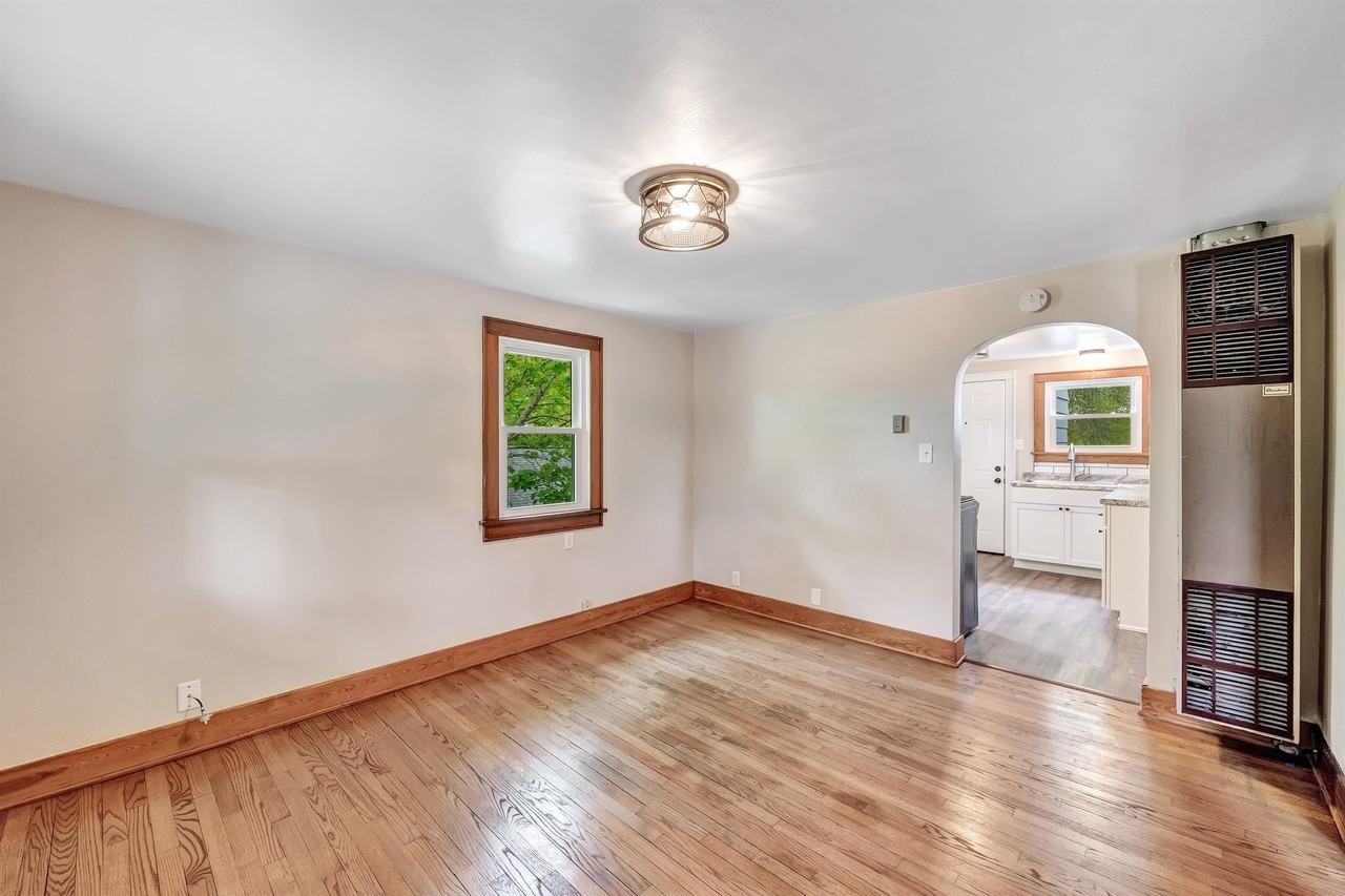 1325 Harvey St - Photo 2 of 11